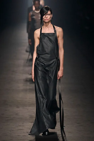 Look 10